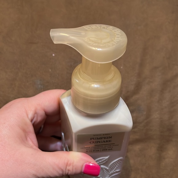 NWT B&BW Pumpkin Cupcake Gentle Foaming Hand Soap - Picture 3 of 3